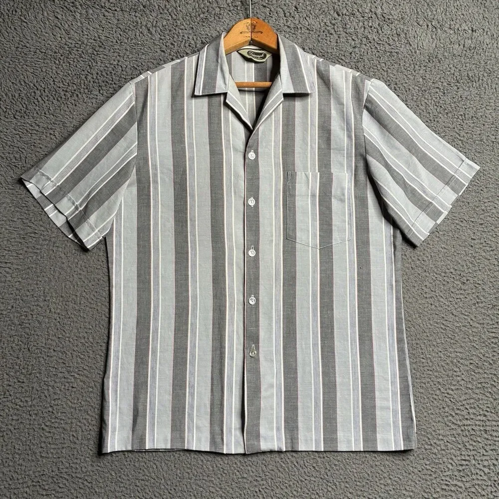 Vintage 70s Camp Shirt Triumph California Men’s Small Lightweight Cat Eye Button